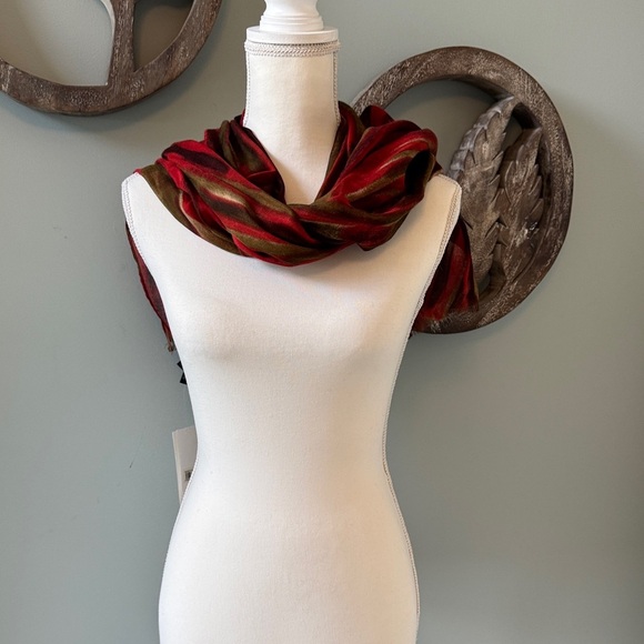NWT Eileen Fisher Vibrant Red and Olive Scarf - Picture 5 of 5